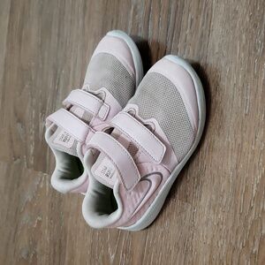 (9C) Nike Go Fast Pastel Girls Running Shoes Velcro Activewear Athletic Sporty